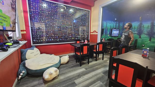 Gaming Warriors Descend on Café Pixel