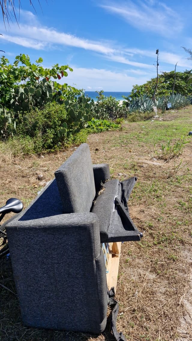 Boqueirão Blitz: Sofa, Toilet Yanked