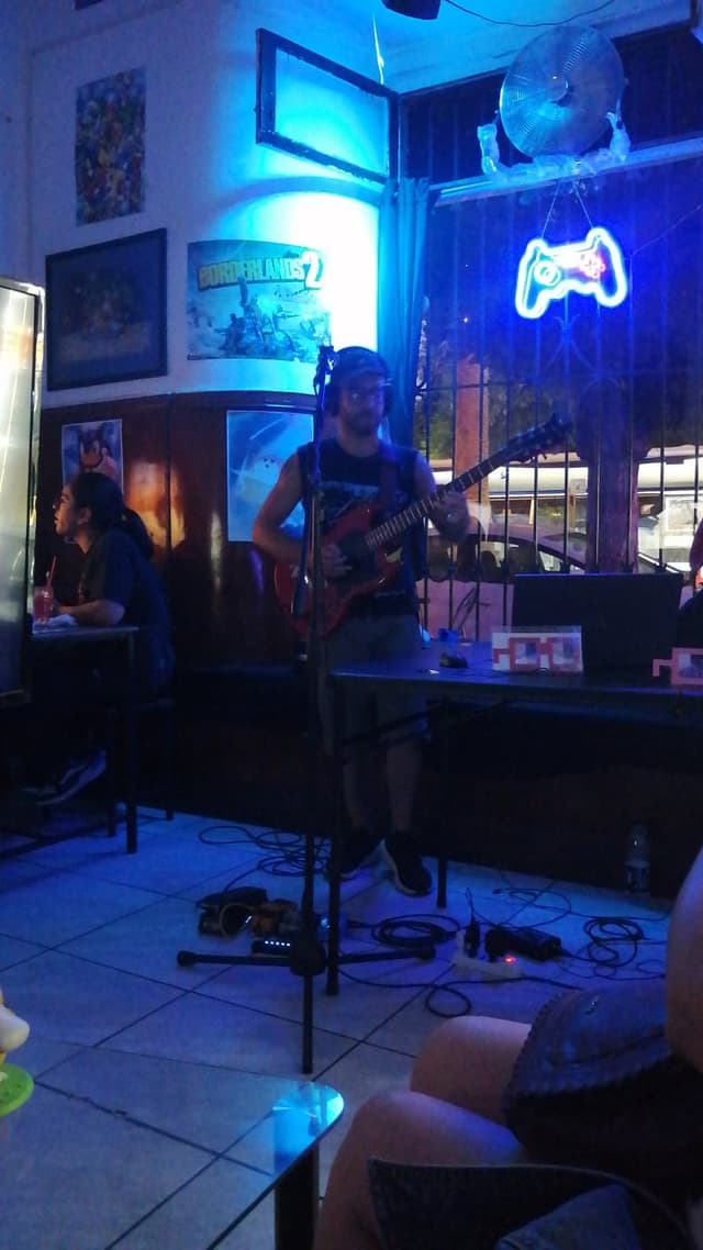 Guitarist Electrifies Gaming Bar Audience
